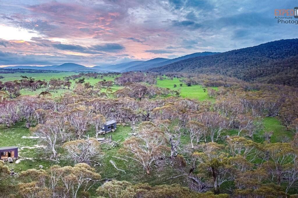 Big Yard Escapes - Two Off-Grid Tiny Houses On The Mowamba River Jindabyne Exterior photo