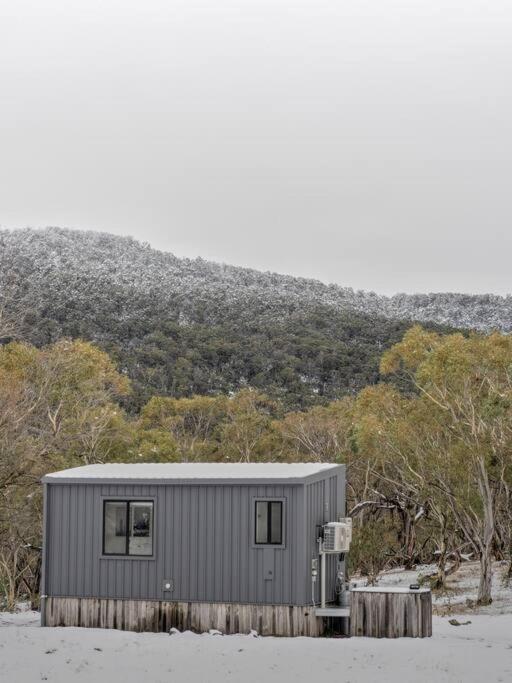 Big Yard Escapes - Two Off-Grid Tiny Houses On The Mowamba River Jindabyne Exterior photo