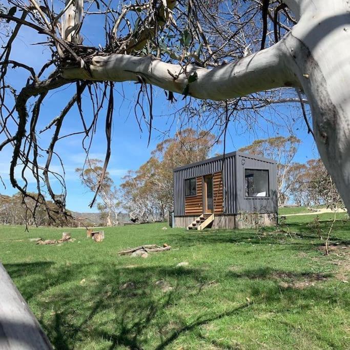 Big Yard Escapes - Two Off-Grid Tiny Houses On The Mowamba River Jindabyne Exterior photo
