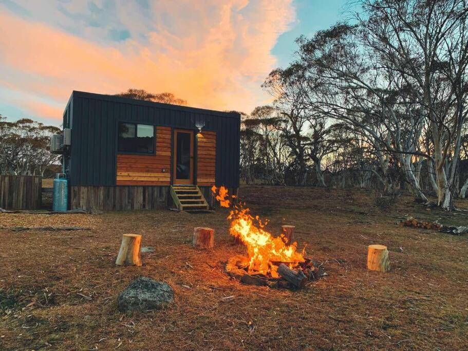 Big Yard Escapes - Two Off-Grid Tiny Houses On The Mowamba River Jindabyne Exterior photo