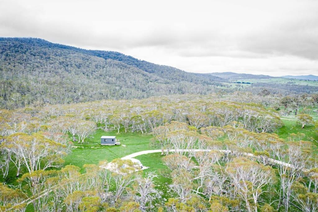 Big Yard Escapes - Two Off-Grid Tiny Houses On The Mowamba River Jindabyne Exterior photo