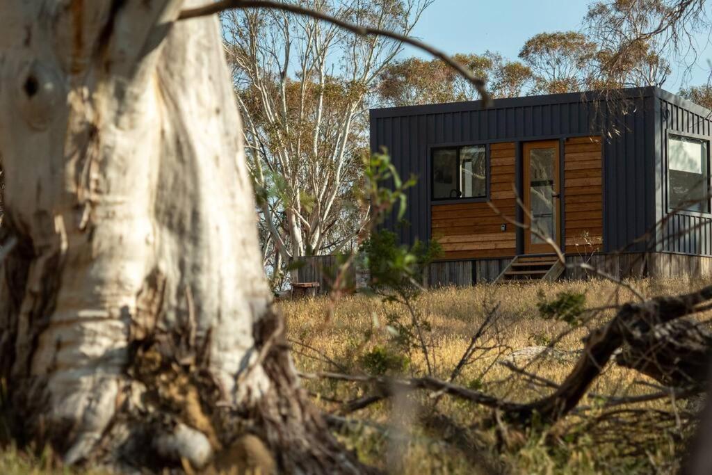 Big Yard Escapes - Two Off-Grid Tiny Houses On The Mowamba River Jindabyne Exterior photo