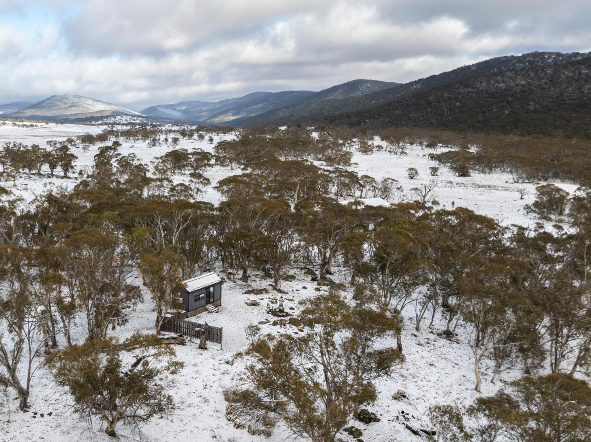Big Yard Escapes - Two Off-Grid Tiny Houses On The Mowamba River Jindabyne Exterior photo