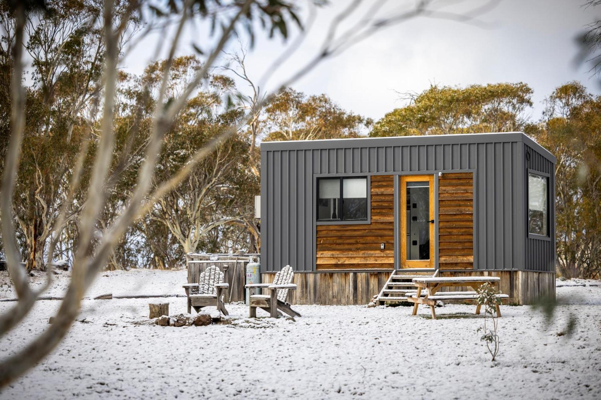 Big Yard Escapes - Two Off-Grid Tiny Houses On The Mowamba River Jindabyne Exterior photo