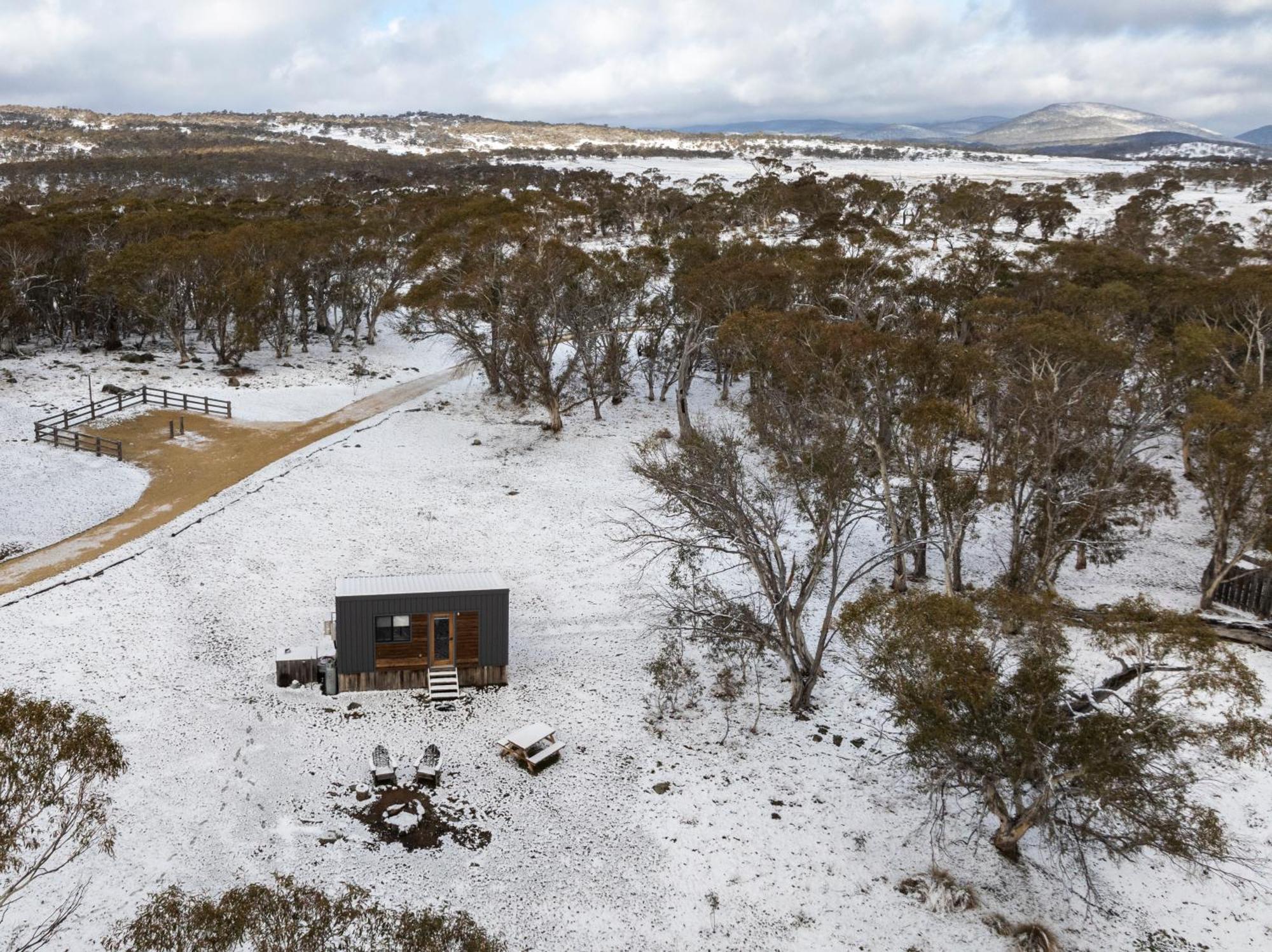 Big Yard Escapes - Two Off-Grid Tiny Houses On The Mowamba River Jindabyne Exterior photo