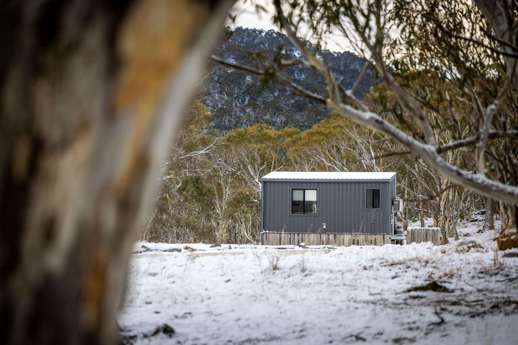 Big Yard Escapes - Two Off-Grid Tiny Houses On The Mowamba River Jindabyne Exterior photo